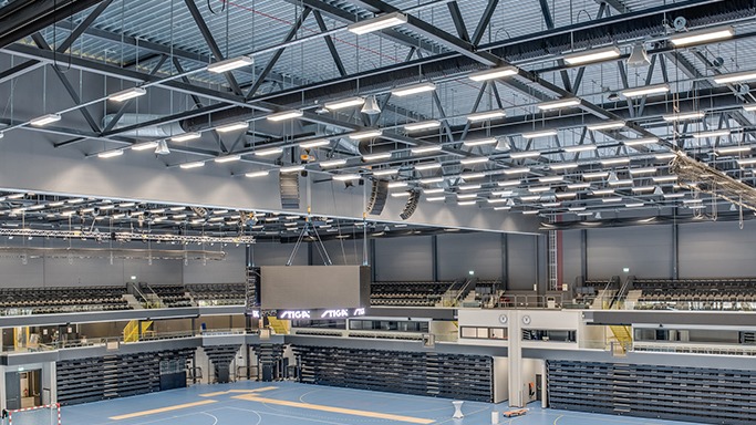 CBA常规赛：南京头排苏酒队主场战胜辽宁本钢队